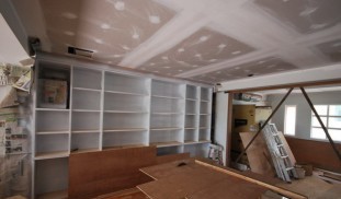 ตุ้เสื้อผ้าบิ้วอิน สูงชนฝ้าเพดาน ตกแต่งภายในอาคารพาณิชย์