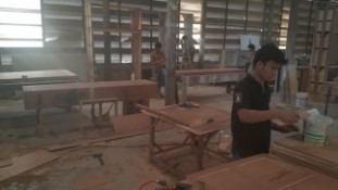 บรรยากาศในโรงงานเฟอร์นิเจอร์ บรรยากาศในโรงงานเฟอร์นิเจอร์
