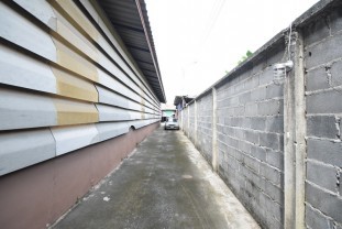 ขายโรงงาน วัชรพล ซอย 4 เนื้อที่ 1 ไร่ 77 ตารางวา 0809559888 มี พื้นที่ว่าง อีก ครึ่งหนึ่ง โรงงาน 11 กค.61 _096