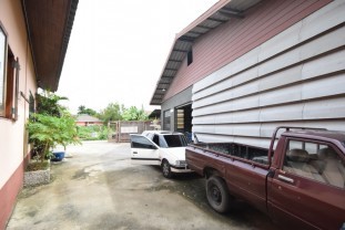 ขายโรงงาน วัชรพล ซอย 4 เนื้อที่ 1 ไร่ 77 ตารางวา 0809559888 มี พื้นที่ว่าง อีก ครึ่งหนึ่ง โรงงาน 11 กค.61 _102